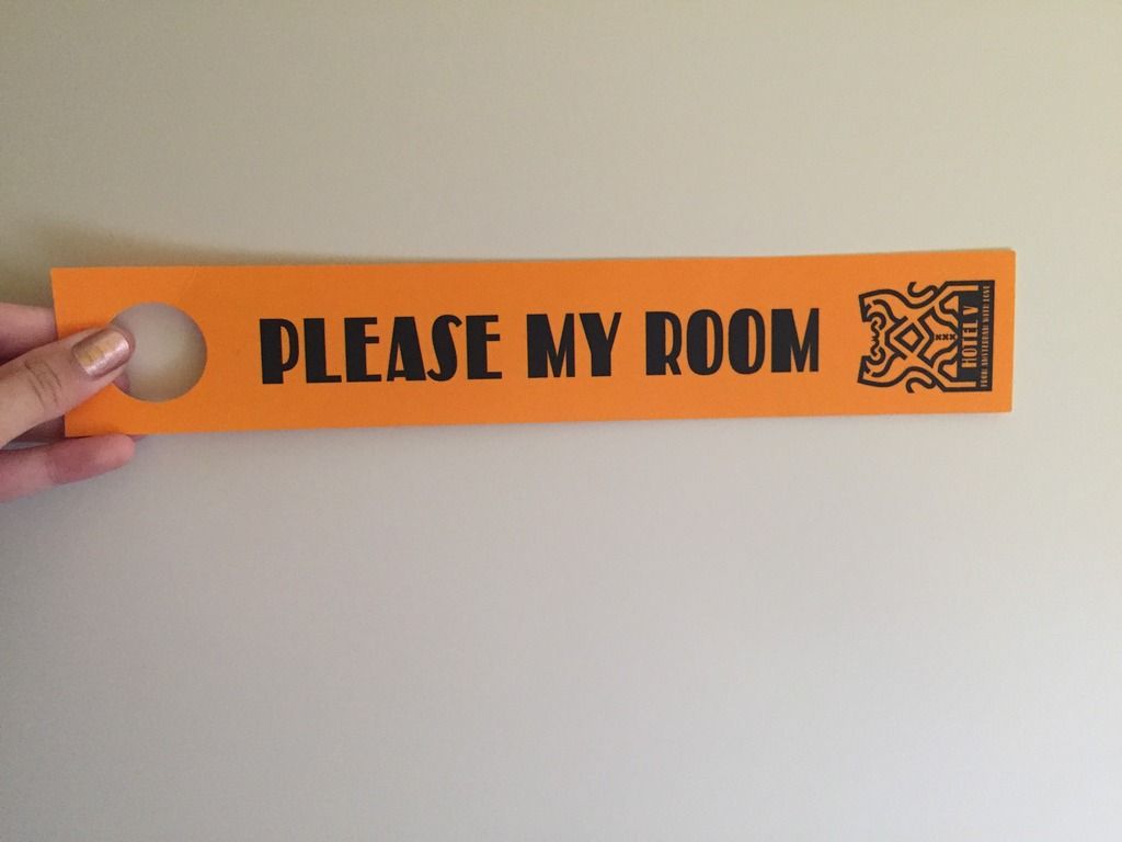 Please my room sign