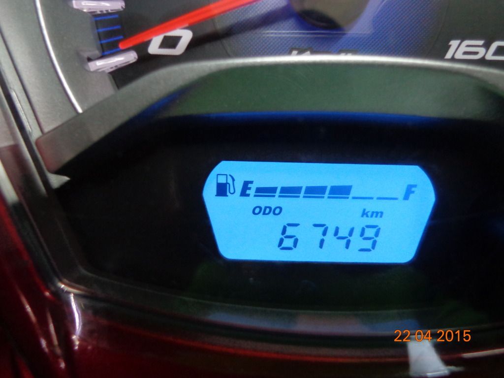 bán lại chiếc Air Blade 125 màu đỏ đen 9/2014 xe đang dán keo nguyên con............