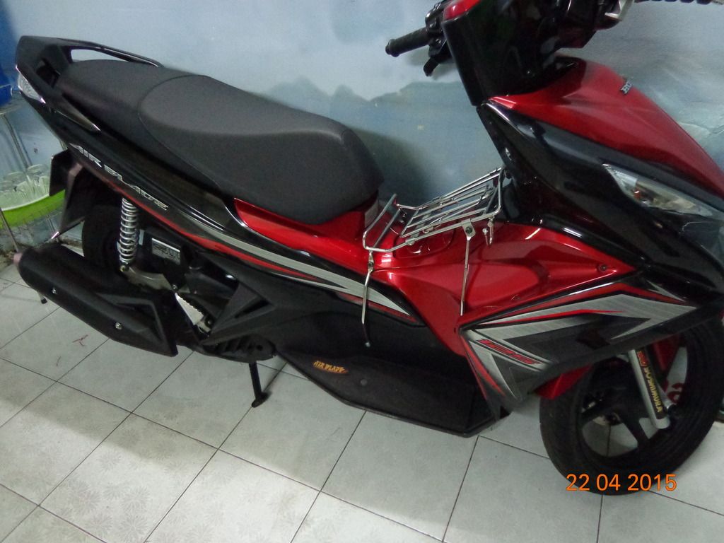 bán lại chiếc Air Blade 125 màu đỏ đen 9/2014 xe đang dán keo nguyên con............ - 2