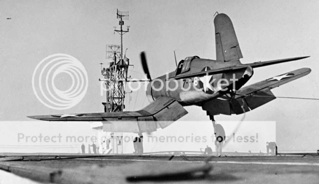 Mals Way...Corsair...USS Bunker Hill. - Sida 7 F4U-1_VF-17_landing_on_USS_Charger_CVE-30_1943%20web_zpstoobp39t